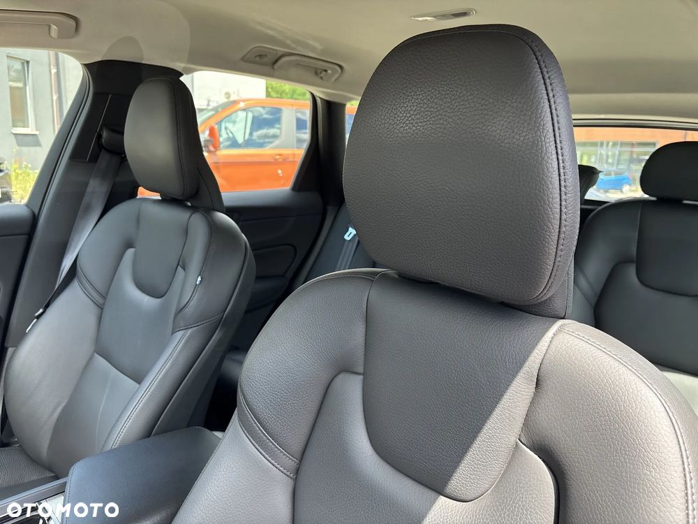 Volvo XC 60 B4 B Plus Dark - 13