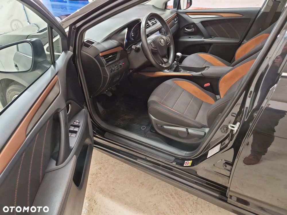 Toyota Avensis 2.0 D-4D Premium - 11