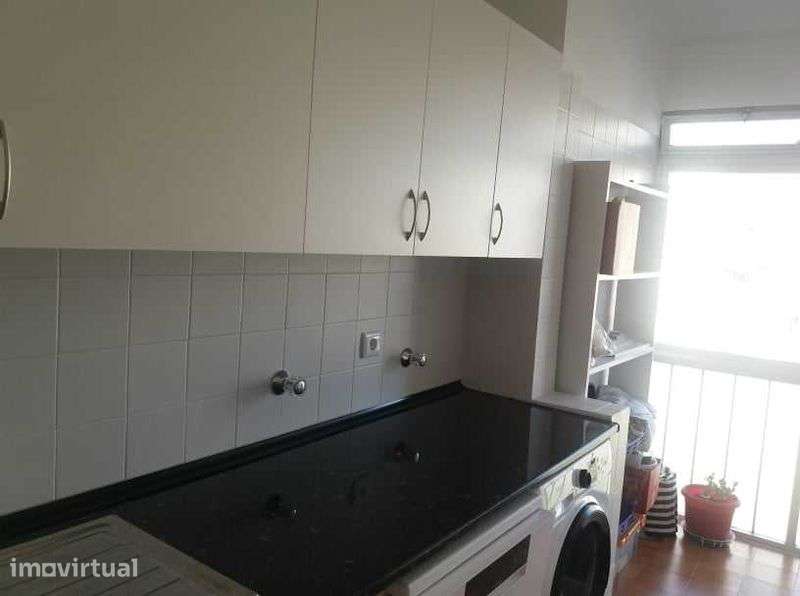 Apartamento T1 Amplo - Arrendar - Grande imagem: 3/8