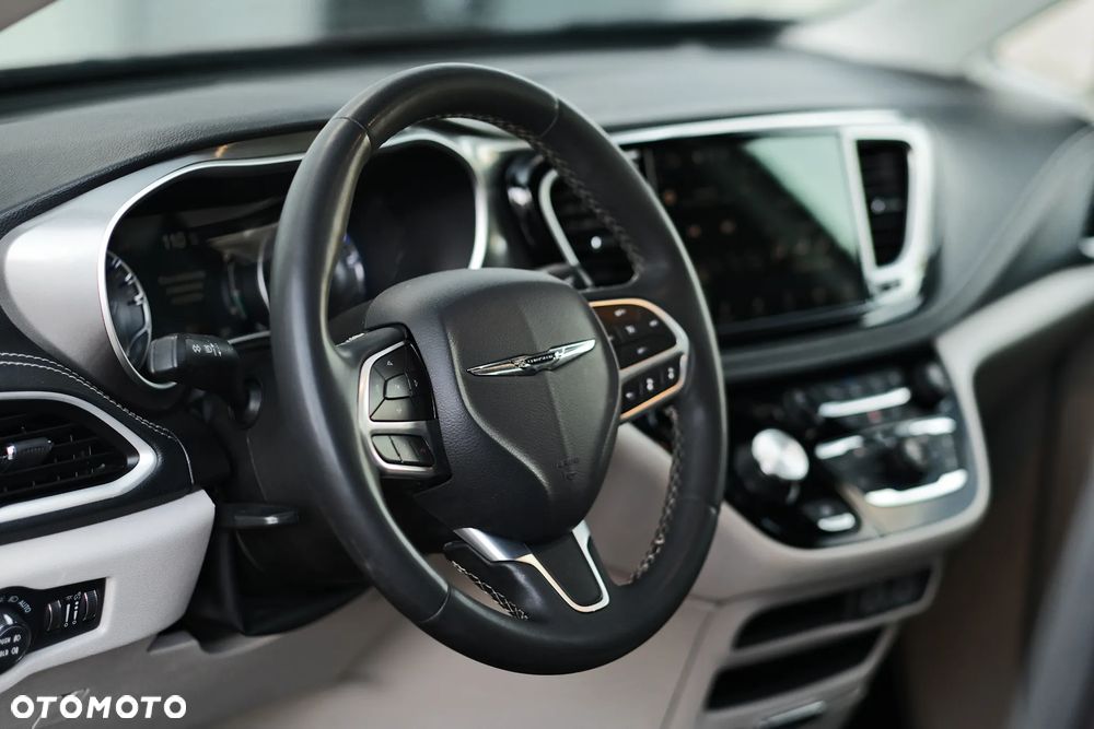 Chrysler Pacifica - 40