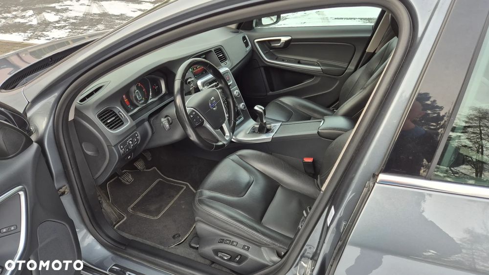 Volvo V60 D2 Summum - 19