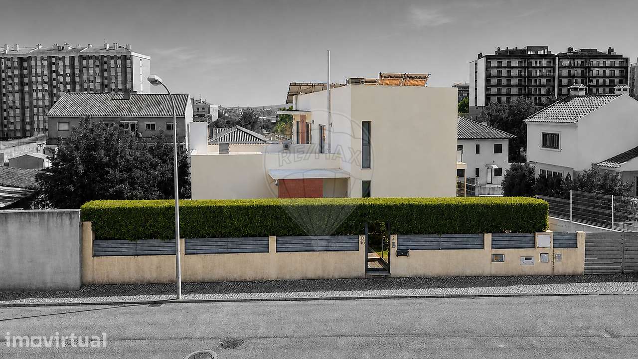 Moradia T5 de Arquitetura Contemporânea | Ramada – Odivelas - Grande imagem: 2/50