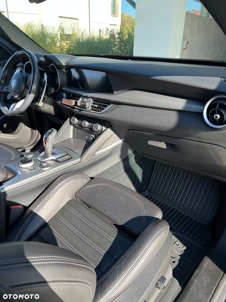 Alfa Romeo Stelvio - 7