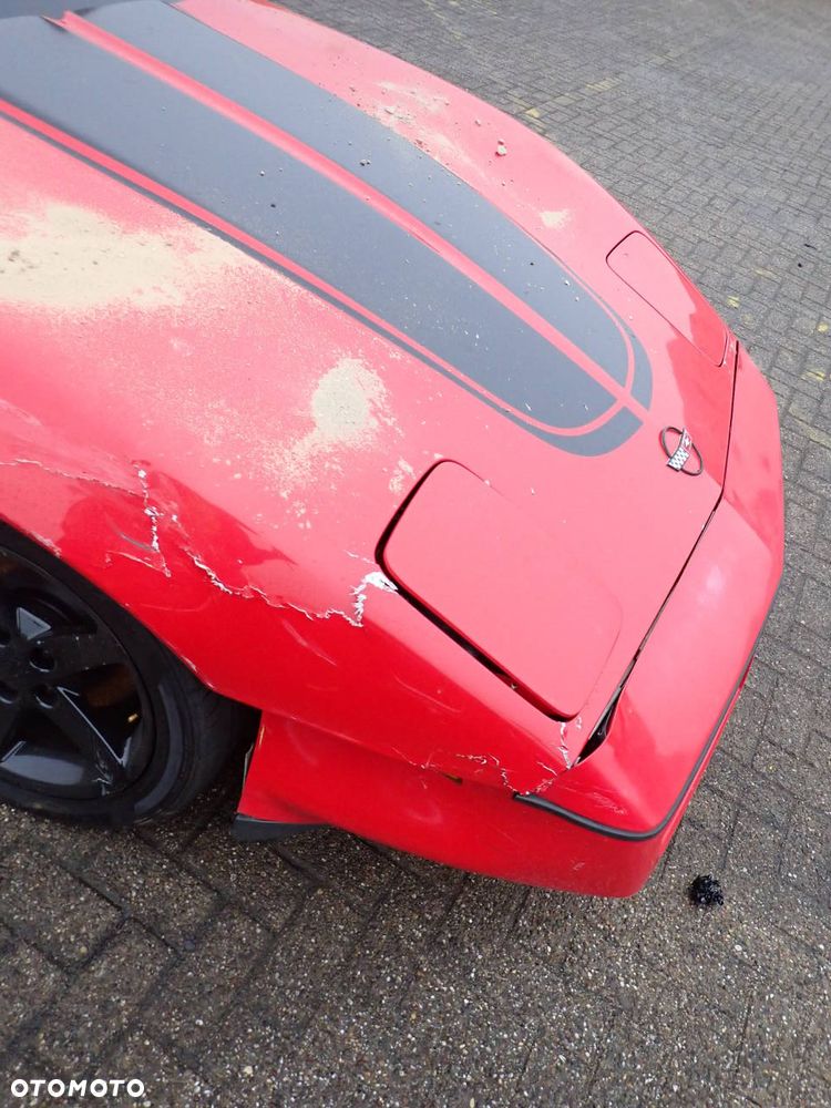 Chevrolet Corvette - 11