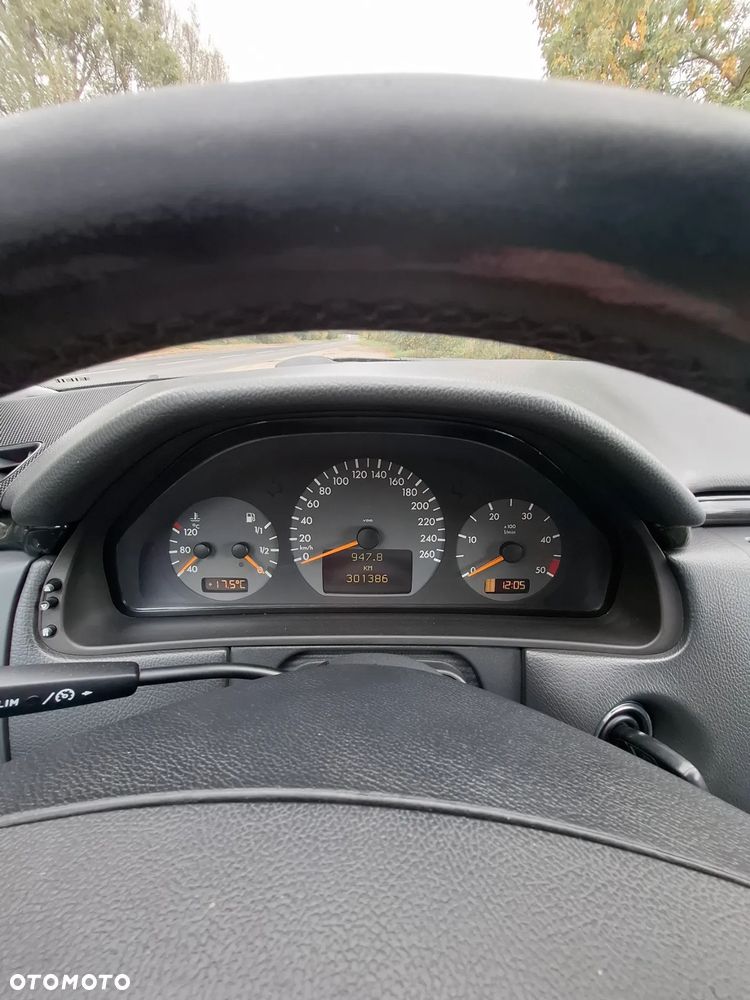 Mercedes-Benz Klasa E 320 T CDI Avantgarde - 3