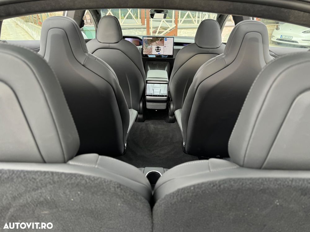 Tesla Model X - 12