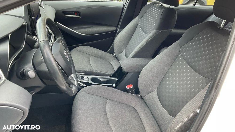 Toyota Corolla 1.8 HSD Business - 18