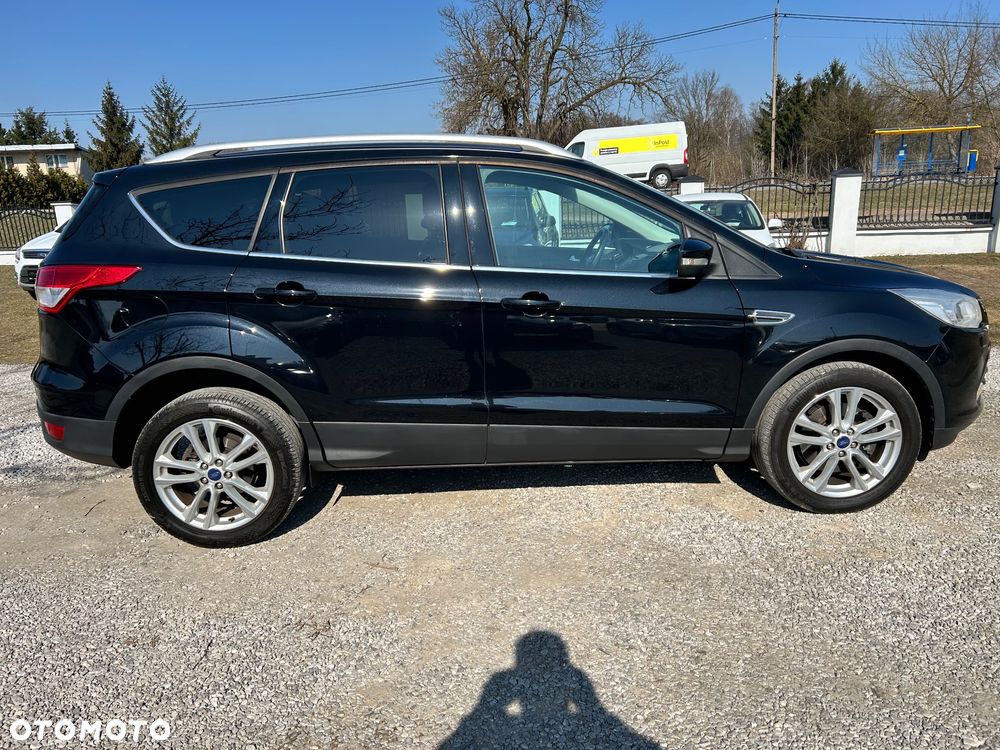 Ford Kuga 2.0 TDCi 2x4 Titanium - 4