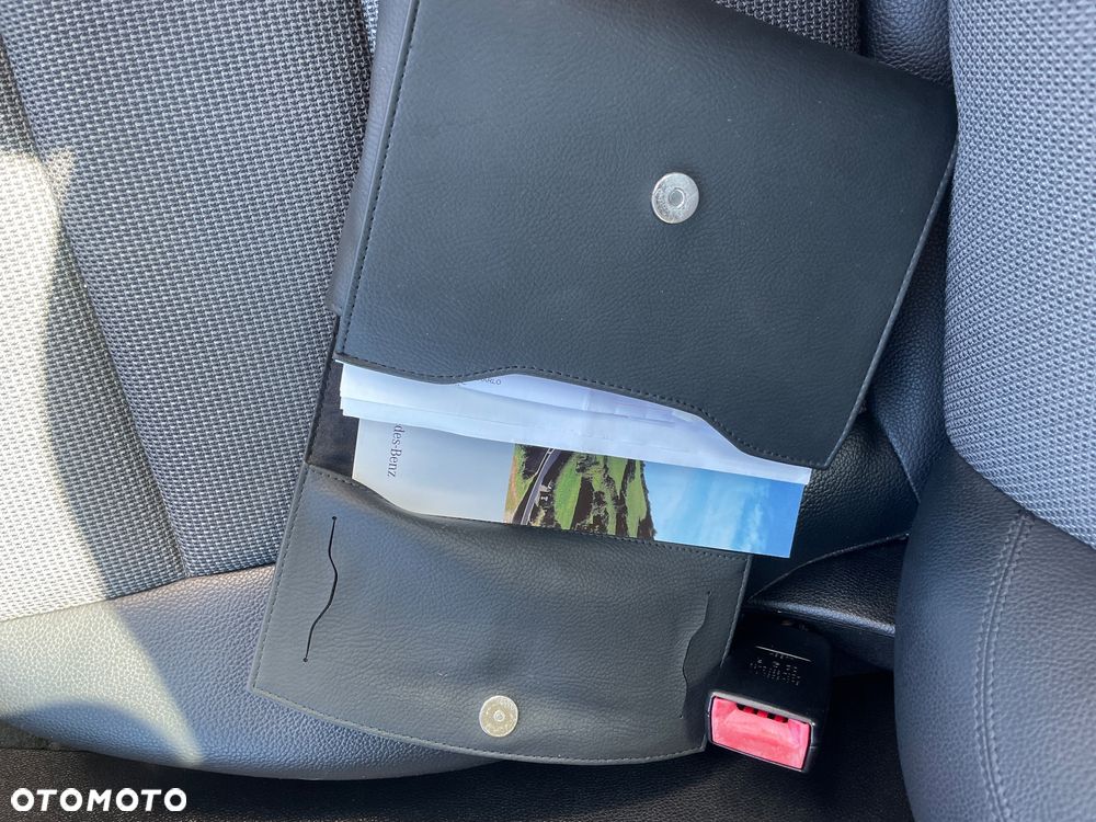 Mercedes-Benz Klasa C 180 BlueEFFICIENCY 7G-TRONIC Avantgarde - 26