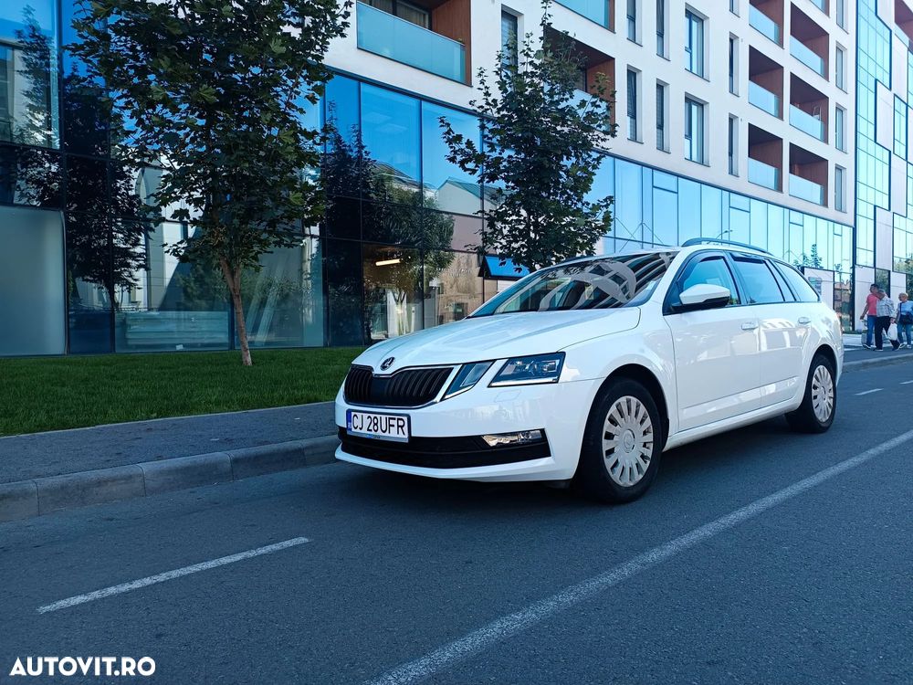Skoda Octavia Combi Diesel 1.6 TDI DSG Ambition - 1