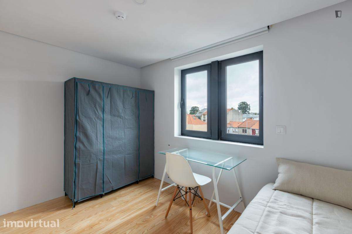 Quarto - localizado em Paranhos Porto - Grande imagem: 4/15