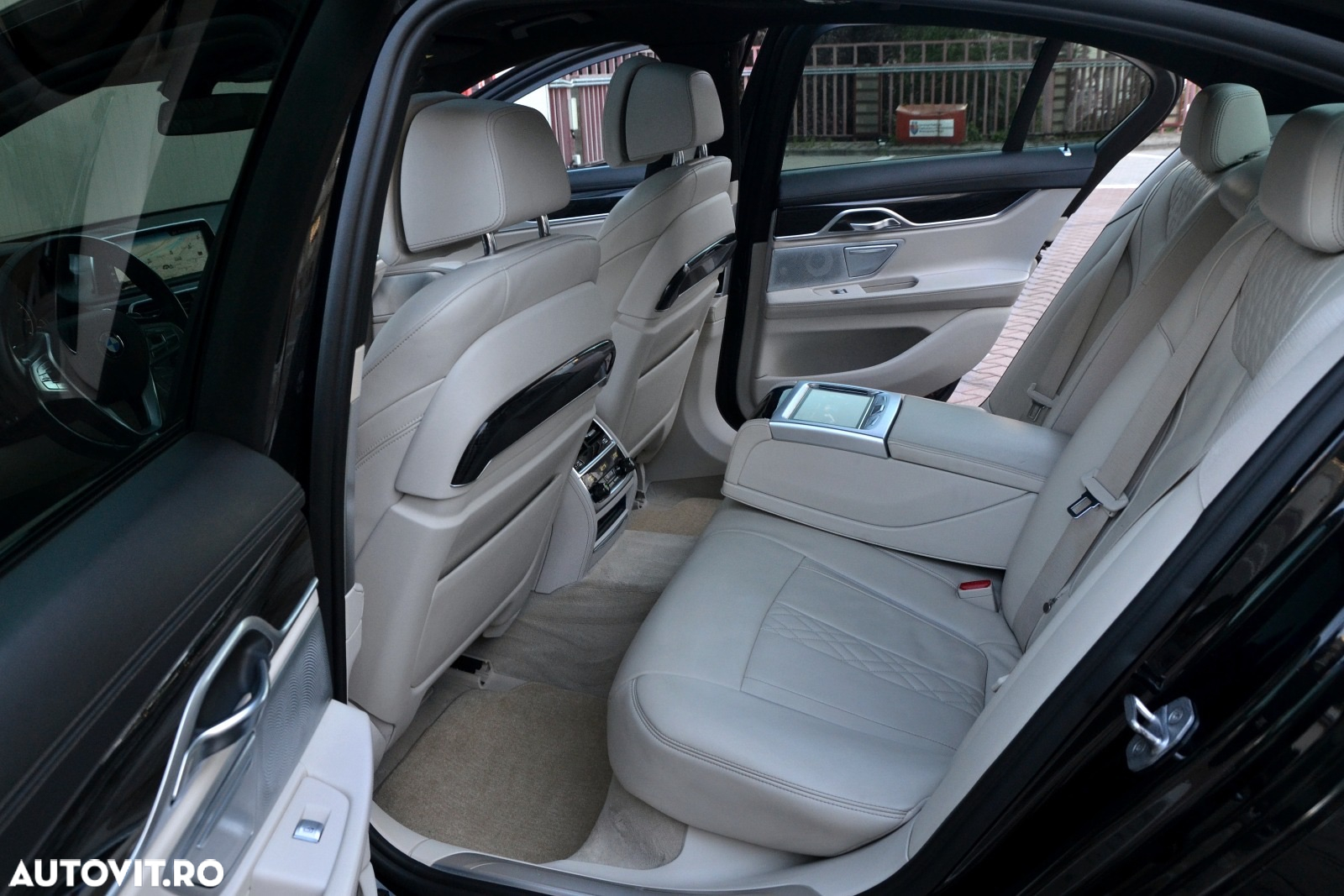 BMW Seria 7 740i - 25