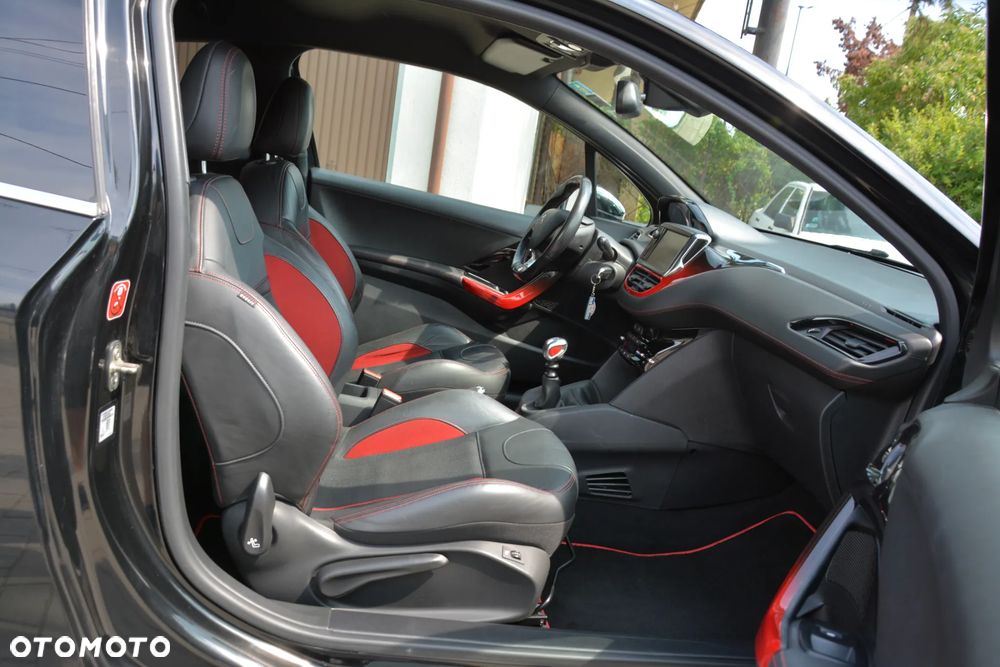 Peugeot 208 1.6 THP GTi - 11