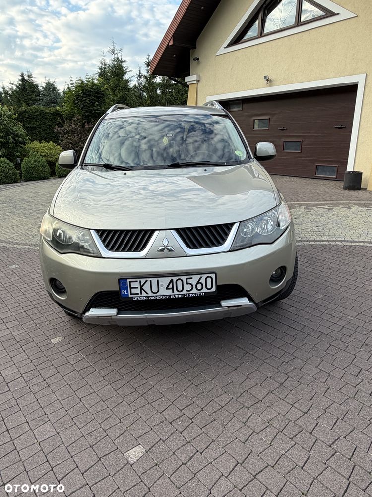 Mitsubishi Outlander - 1