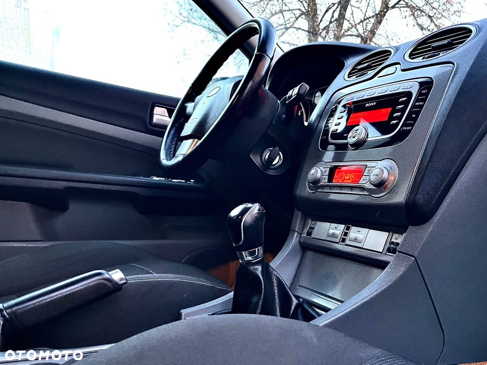 Ford Focus 1.8 Titanium - 19
