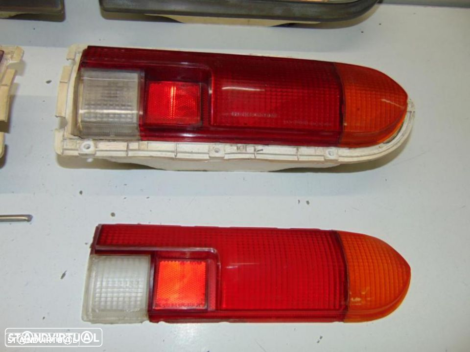 Datsun 120Y farolins de trás - 4