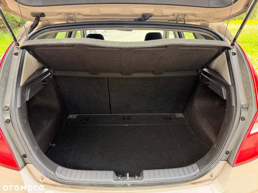 Hyundai i30 1.6 Classic + - 17