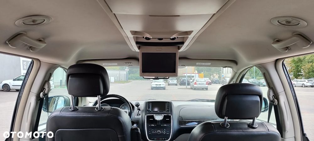 Chrysler Town & Country 3.6 Limited - 15