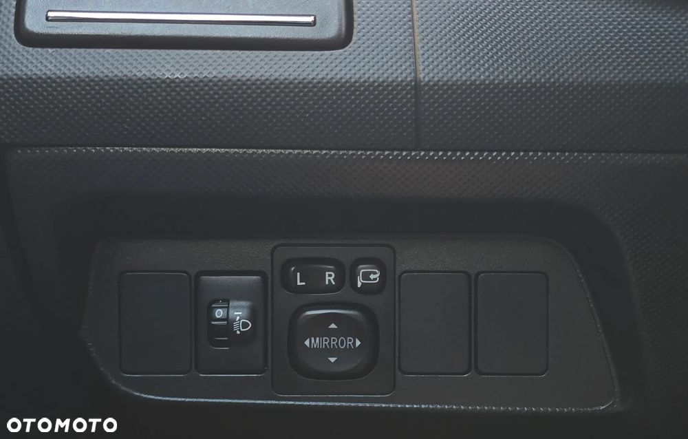 Toyota Auris 1.6 Prestige - 28