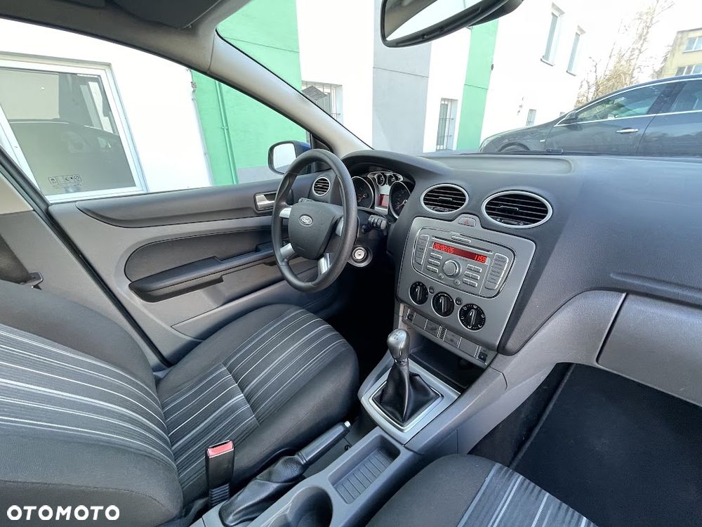 Ford Focus 1.6 16V Style+ - 11
