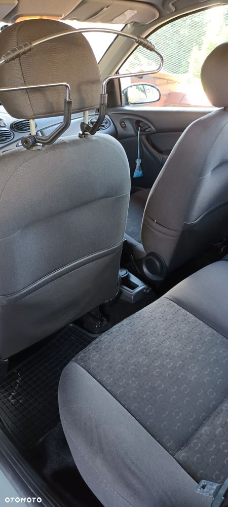 Ford Focus 1.6 X100 - 6