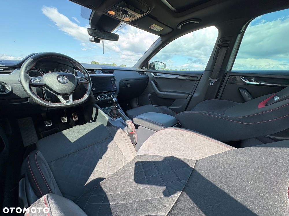 Skoda Octavia 2.0 TSI RS - 12