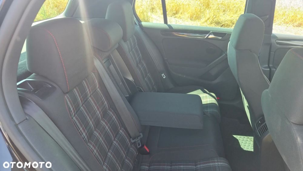 Volkswagen Golf - 14