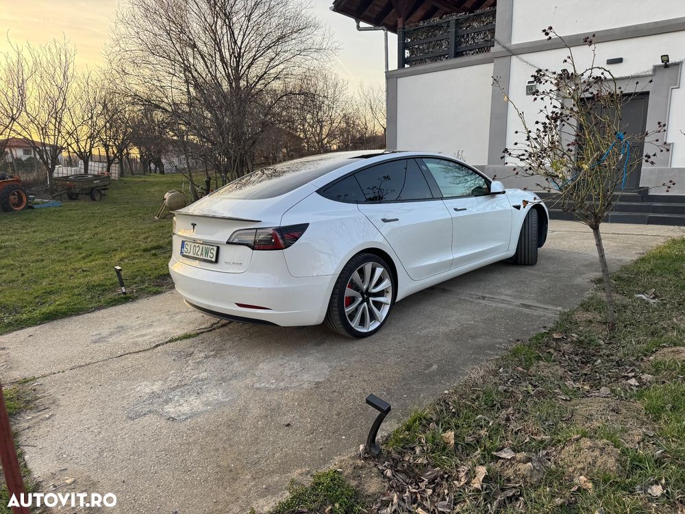Tesla Model 3 - 4