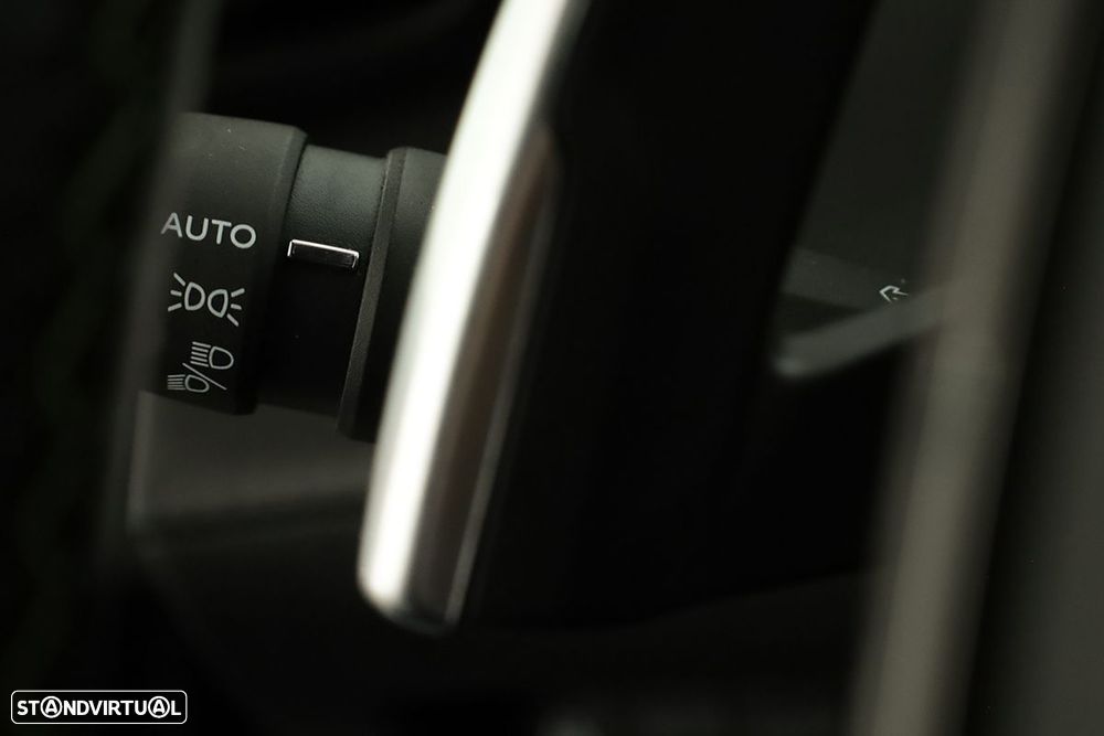 Peugeot 2008 1.2 PureTech GT EAT8 - 17