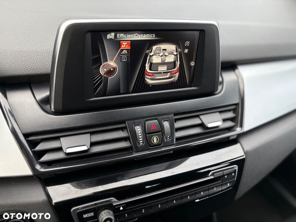 BMW Seria 2 216d - 32