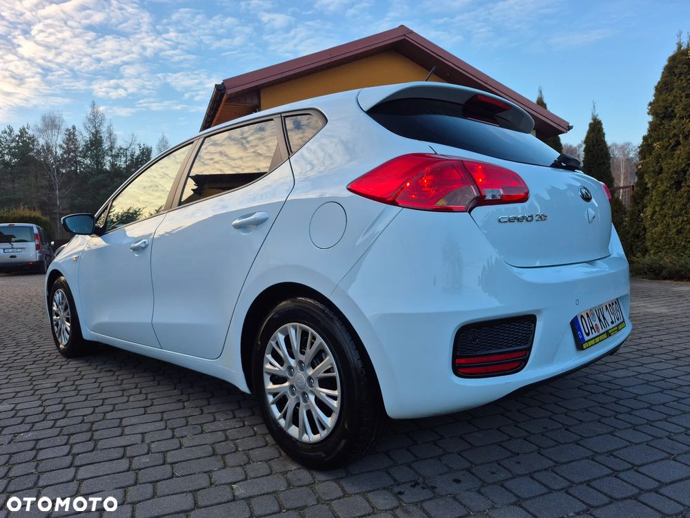 Kia Ceed 1.4 CVVT UEFA EURO 2016 - 4