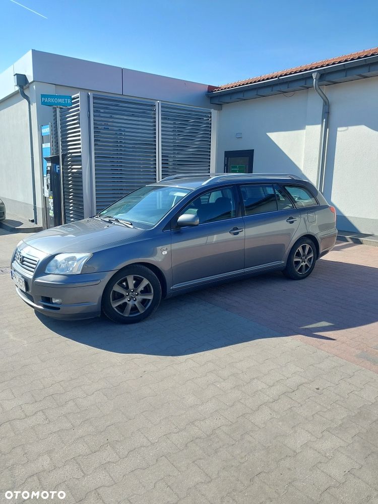 Toyota Avensis - 1