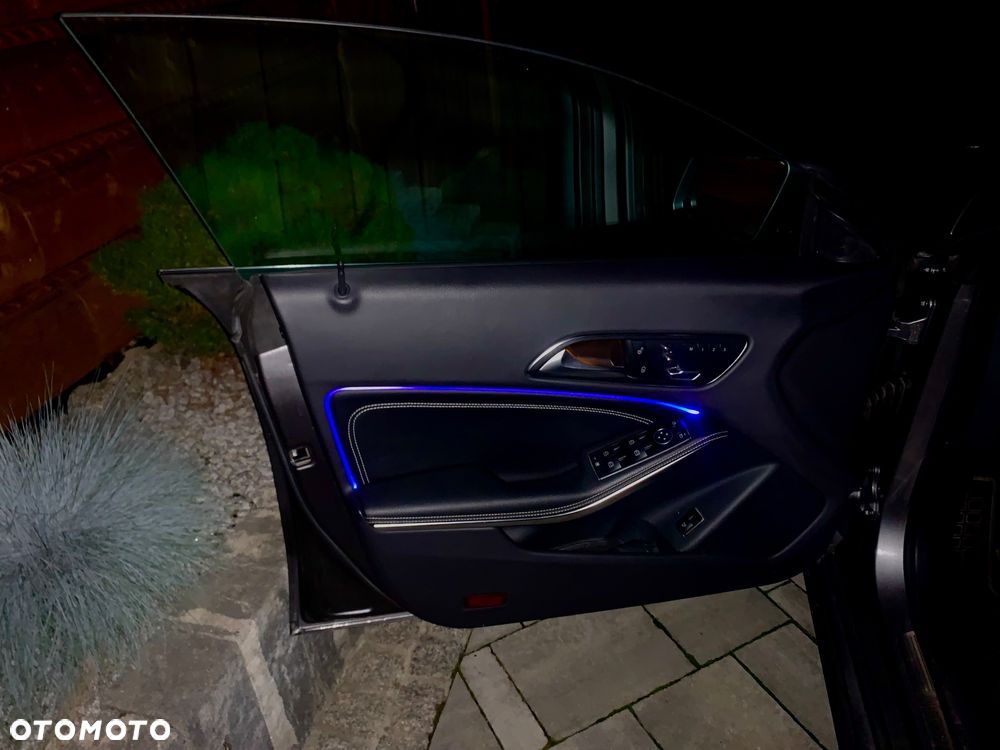 Mercedes-Benz CLA 250 4-Matic AMG Line - 33