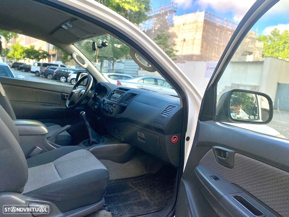 Toyota Hilux 2.5 D-4D 2WD CE - 17