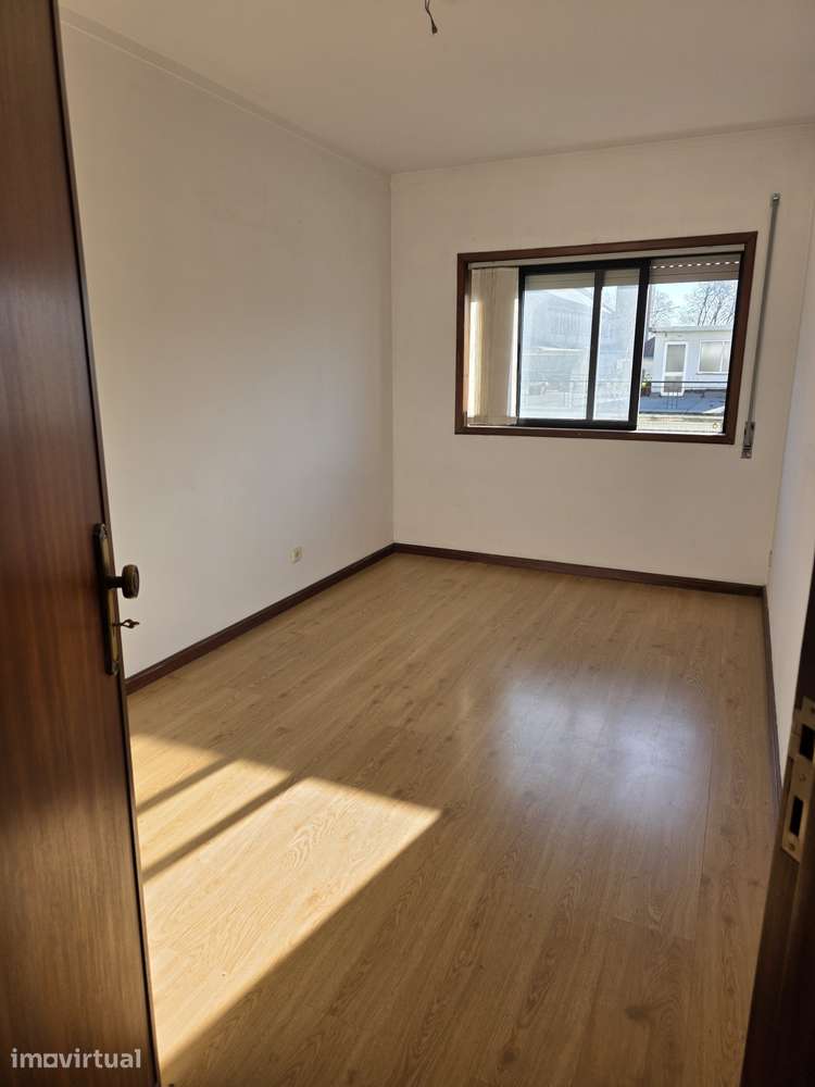 Apartamento T2+1 com 2 casas de banho e garagem - Grande imagem: 3/14