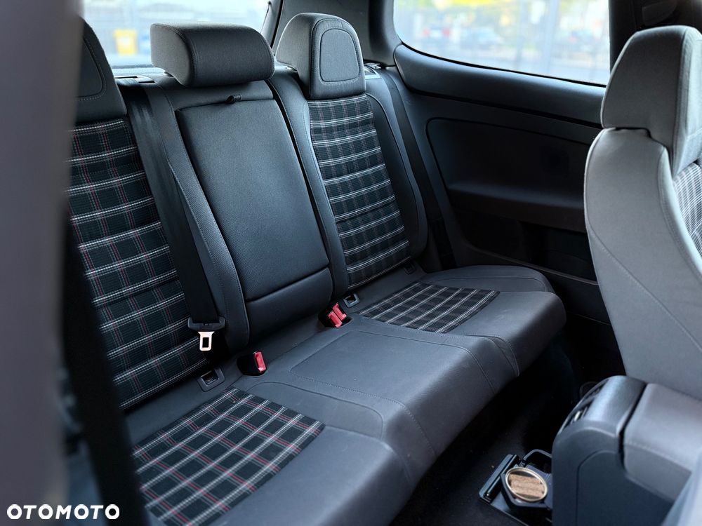 Volkswagen Golf - 11