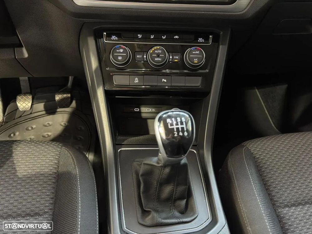 VW Touran 2.0 TDI Confortline - 19