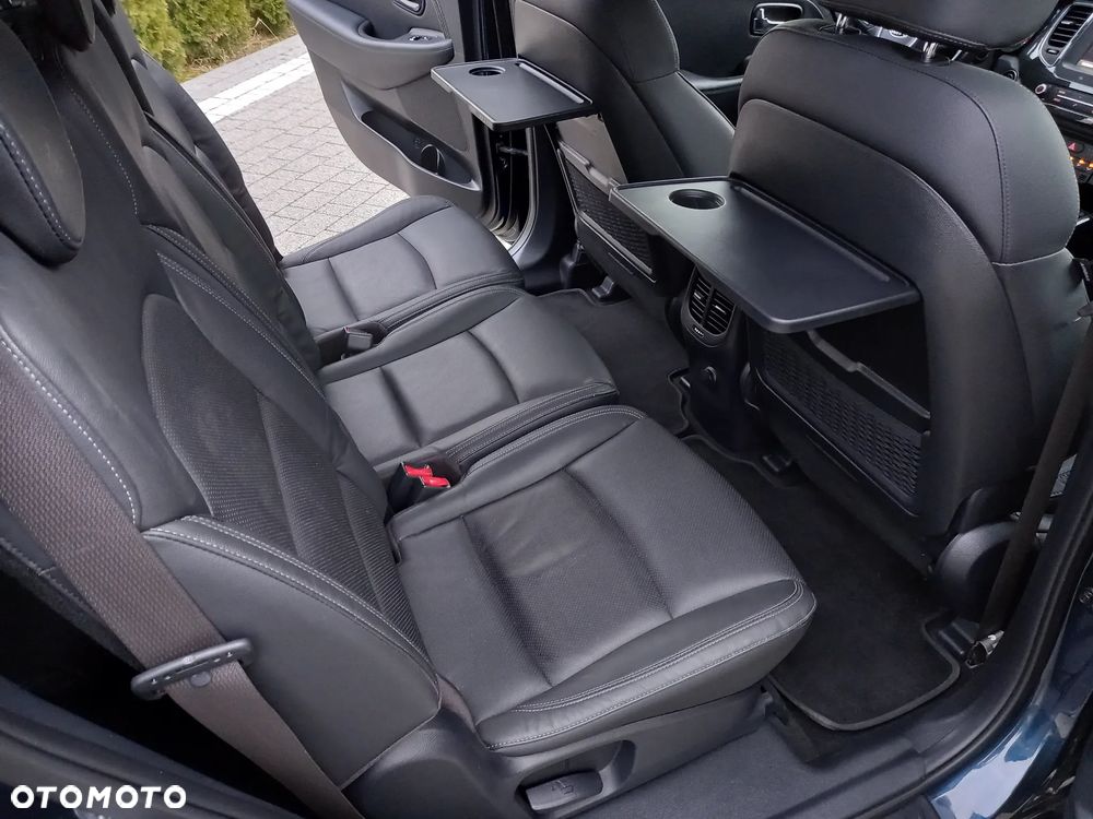 Kia Carens 1.7 CRDi XL 7os - 17