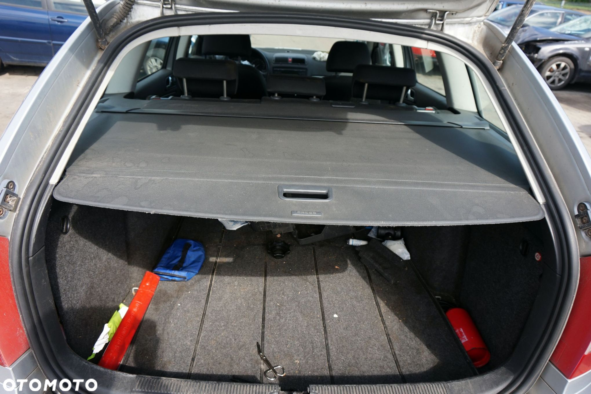 ROLETA BAGAŻNIKA OCTAVIA II 1Z3 LIFT KOMBI 1Z9867871F SKODA 2008-2013 - 2