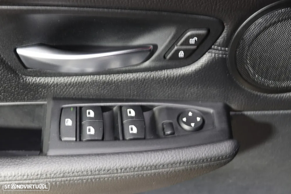 BMW 218 Active Tourer d Line Luxury - 26