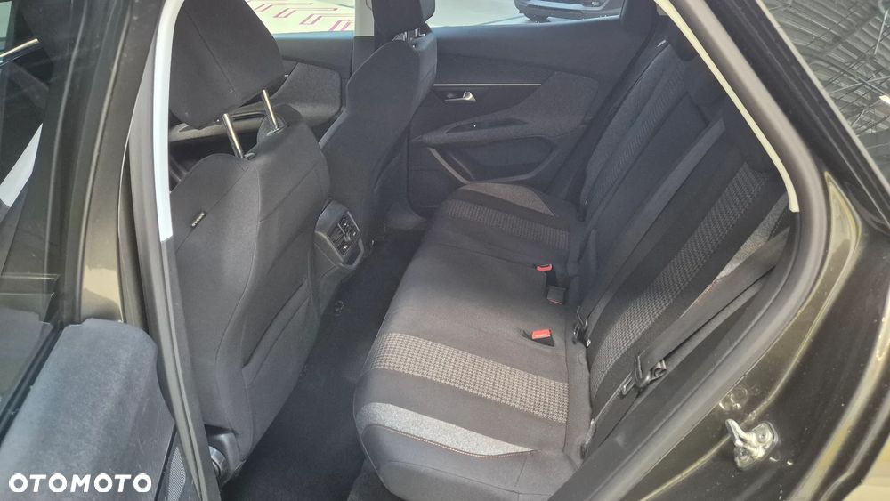 Peugeot 3008 1.5 BlueHDi Active S&S EAT8 - 8