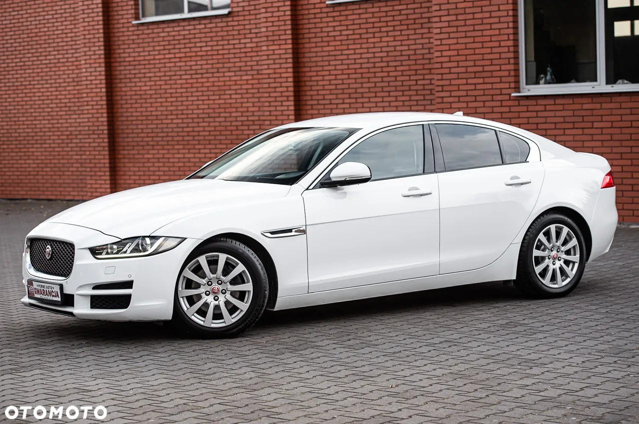 Jaguar XE 2.0 D AWD R-Sport - 18