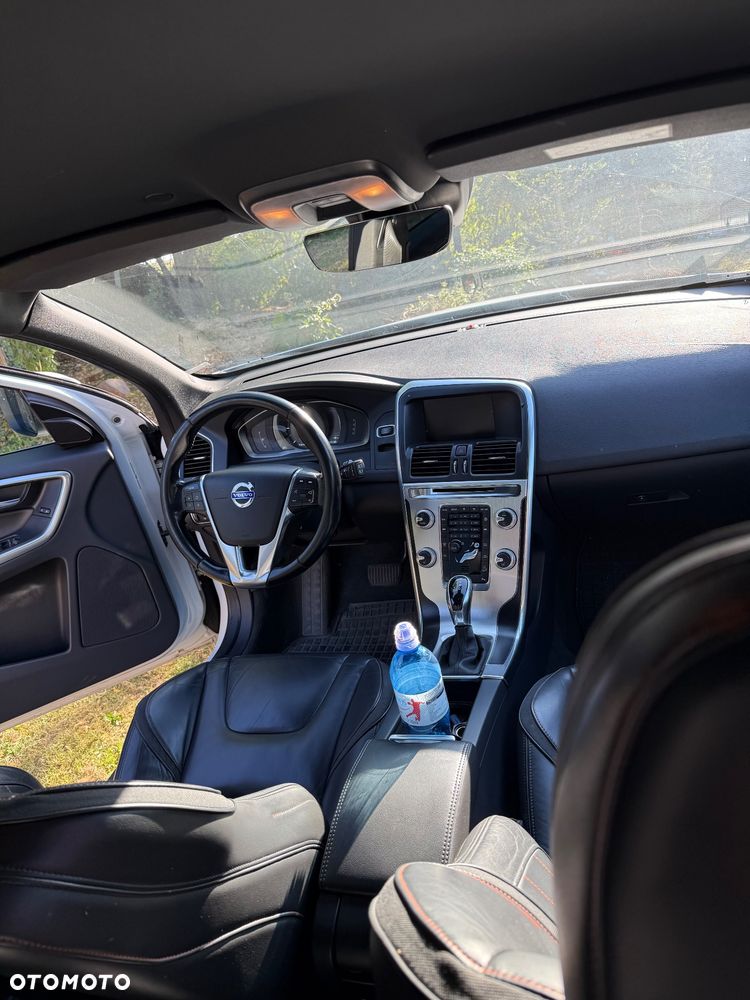 Volvo XC 60 D4 AWD Ocean Race - 9