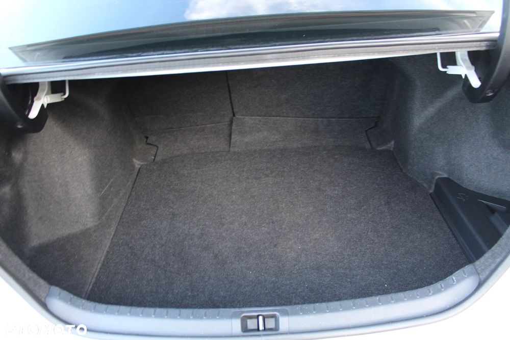 Toyota Corolla 1.6 Premium MS - 19