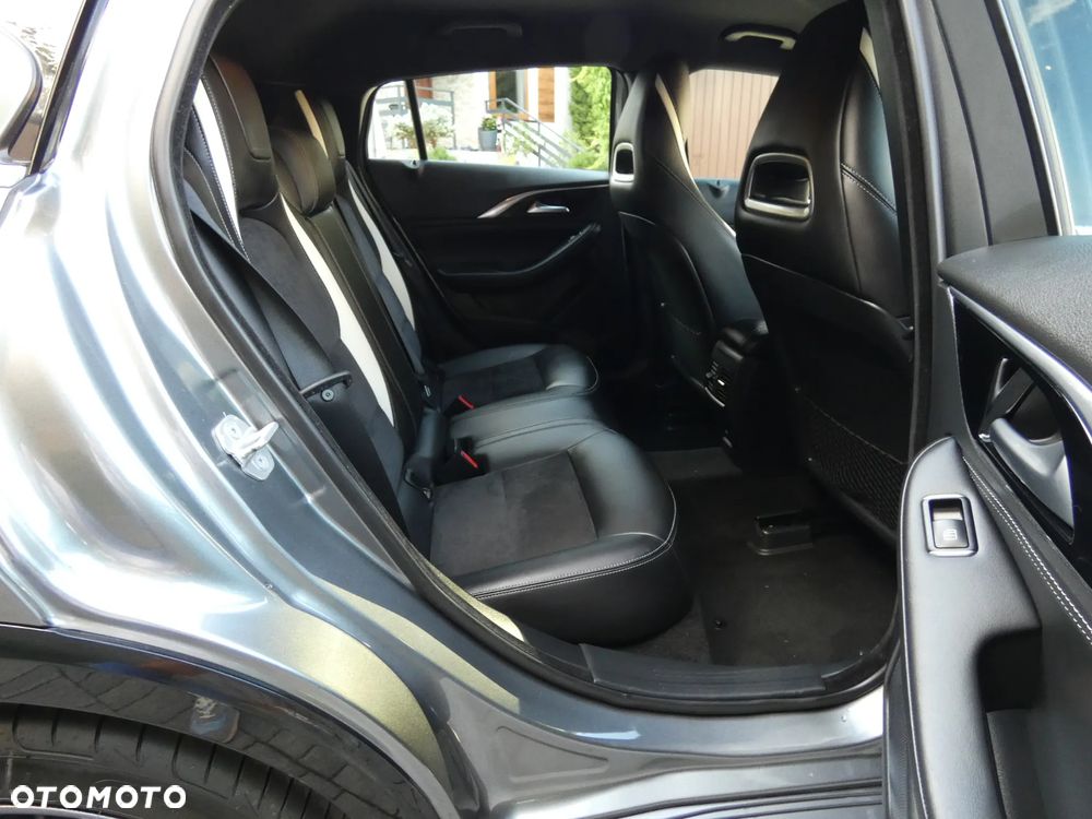 Infiniti Q30 1.6t Premium Tech 7DCT - 21