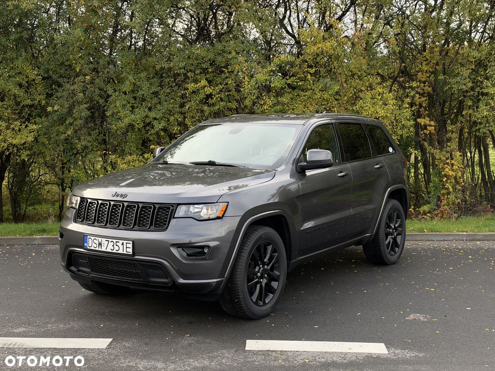 Jeep Grand Cherokee - 26