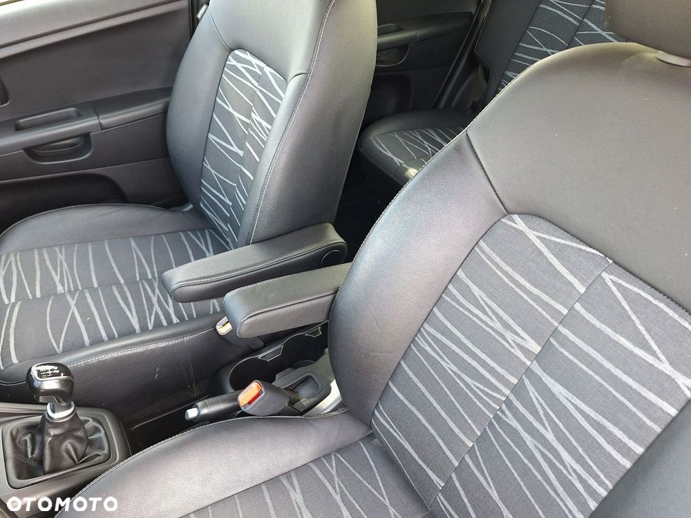 Kia Venga 1.4 CVVT Business Line - 23