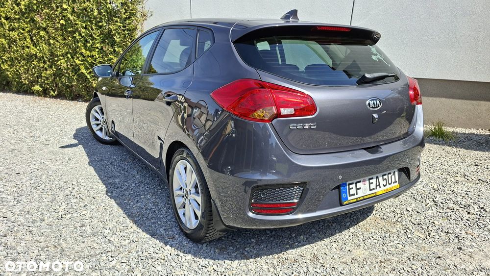 Kia Ceed 1.4 CVVT Dream-Team Edition - 27