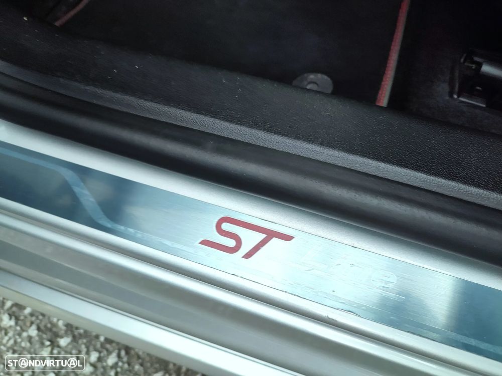 Ford Focus 1.0 EcoBoost ST-Line - 31