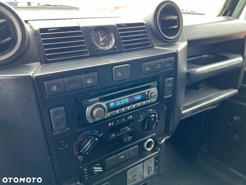 Land Rover Defender - 12